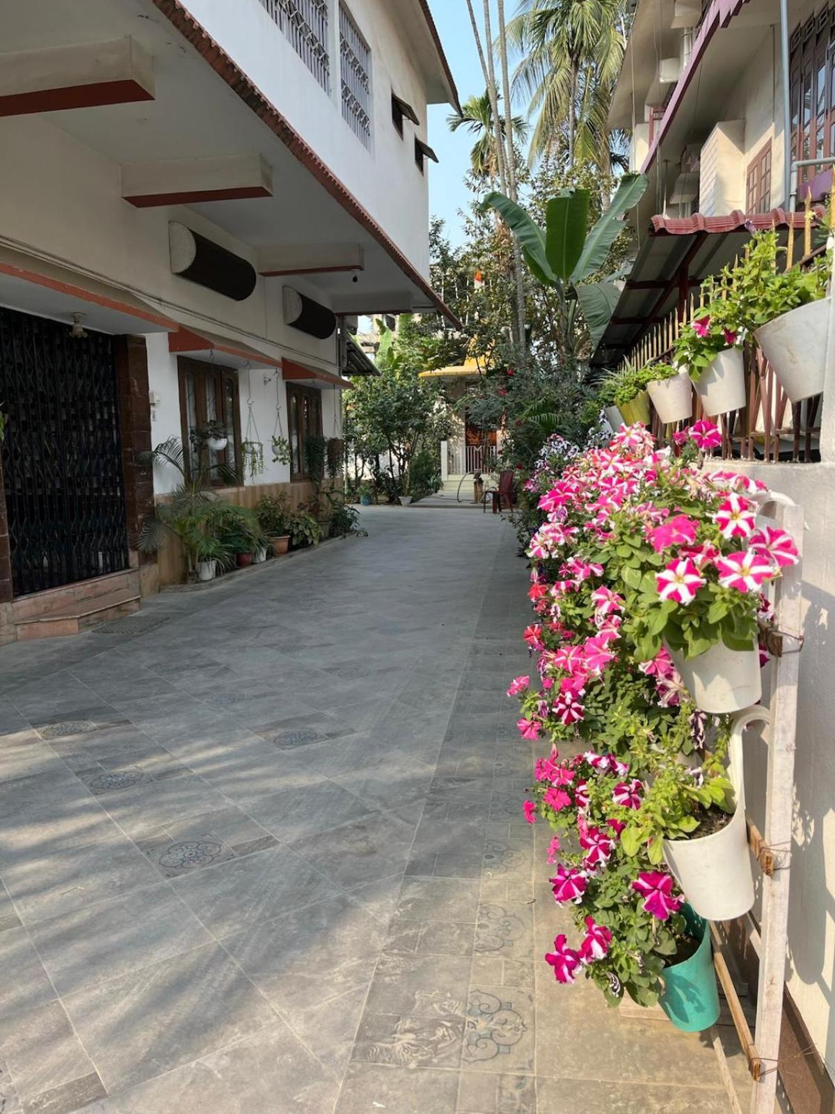 Amazing Homestay Guwahati Luaran gambar